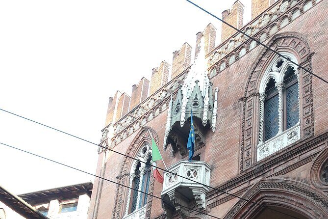 Bologna : a walk into history - Archiginnasio di Bologna: the university seat stop that needs one extra ticket