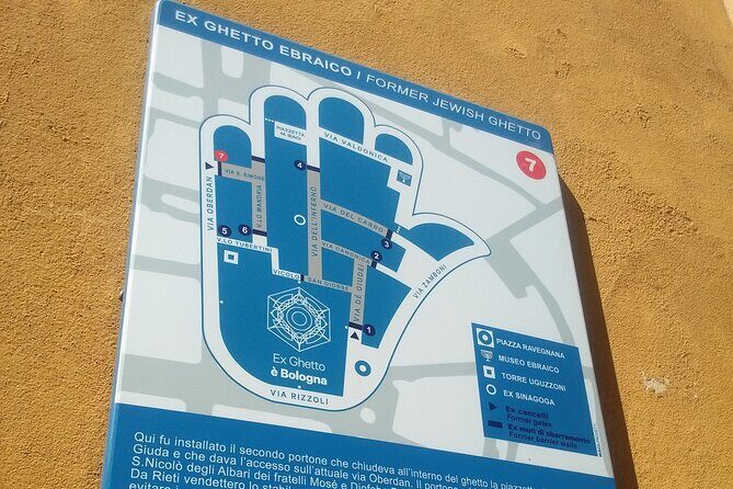 Bologna : a walk into history - Piazza Maggiore and via Rizzoli: learning how the city plan evolved