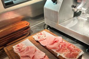 Bologna Food Tour and Enogastronomia Experience with Local Chef - Palazzo della Mercanzia Meet-Up and the Macchiato-and-Torta Start