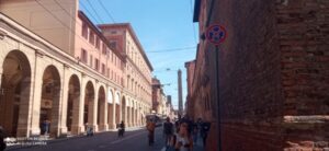 Bologna: Guided Walking Tour - Neptune Square: a quick reset with a famous fountain
