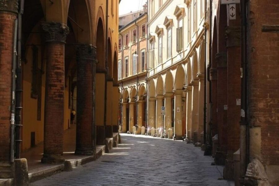 Bologna : Historic Center Walking Tour - What the guide actually adds (and how it shows up)