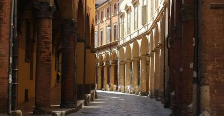 Bologna : Historic Center Walking Tour - Meeting by Via dell’Indipendenza (and why the exact spot matters)