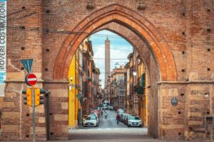 Bologna: Private Top Historical Sites Guided Walking Tour - Piazza Maggiore: the medieval heart you’ll keep seeing in your photos