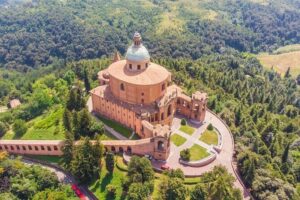 Bologna Walking Tour with Audio and Written Guide - Meet at the Two Towers, then set up your phone right