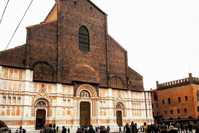 Private or semi-private tour of the historic center of Bologna - Basilica di San Petronio: the church that doesn’t play by cathedral rules