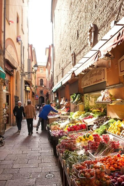 Taste Bologna's Culinary Treasure with a local - Why Bologna’s Food Tour Starts at Fontana del Nettuno